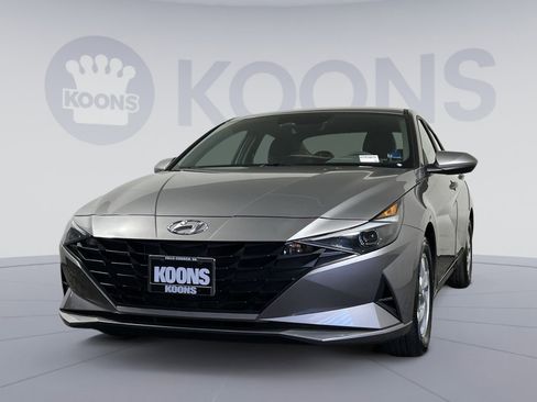 Used 2023 Hyundai Elantra SE w/ Cargo Package image 1