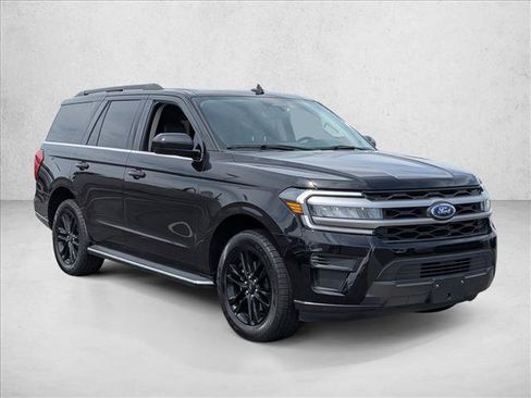 Used 2022 Ford Expedition XLT RWD image 3