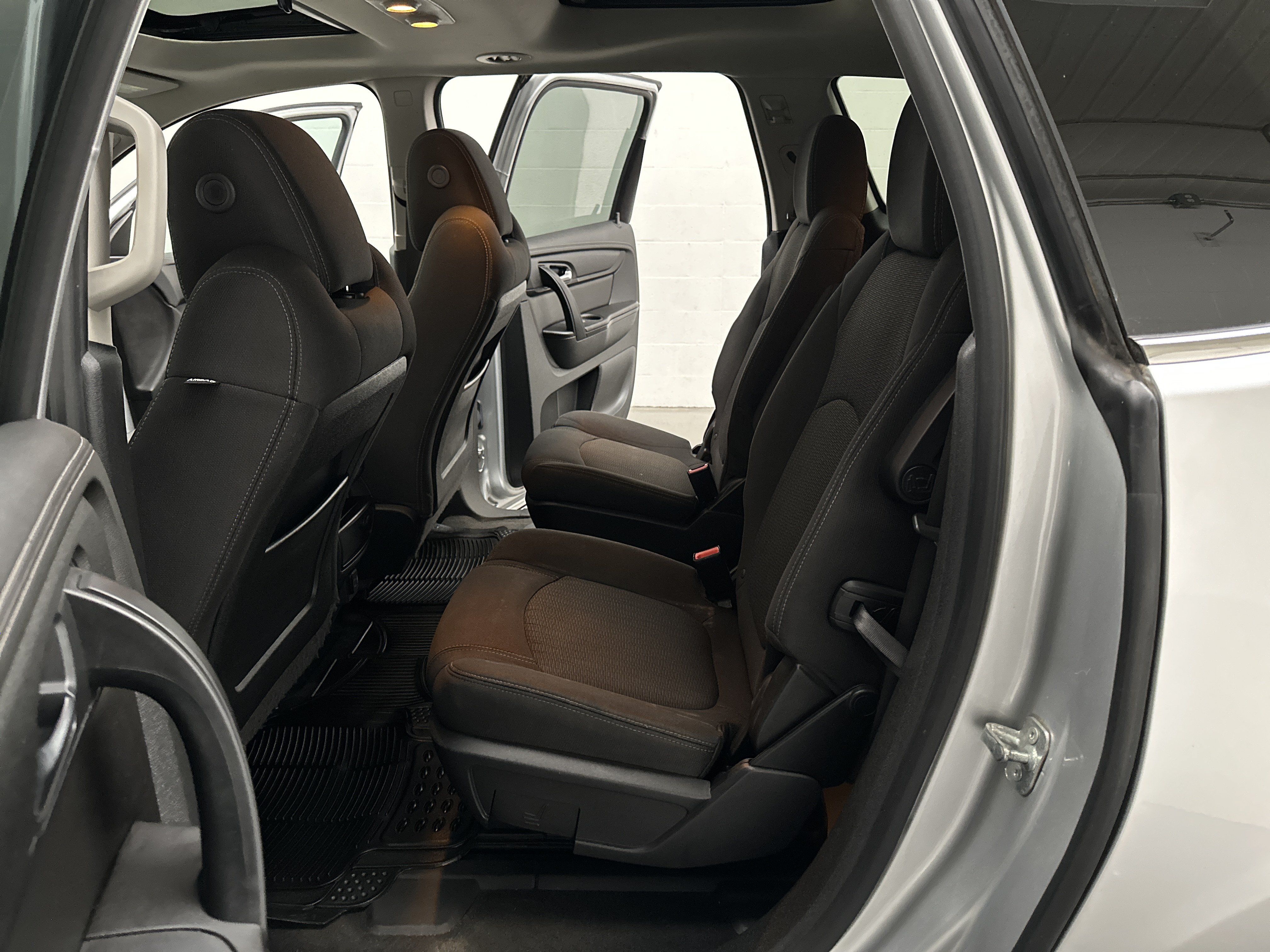 Used 2017 Chevrolet Traverse LT w/ Style and Technology Package FWD image 20