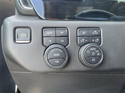 Used 2023 Chevrolet Silverado 1500 LT Trail Boss w/ LT Trail Boss Premium Package image 17