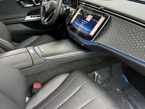 Used 2025 Mercedes-Benz E 350 4MATIC Sedan image 22