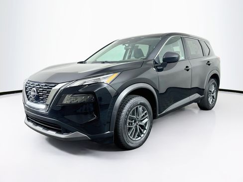 Used 2023 Nissan Rogue S FWD image 3