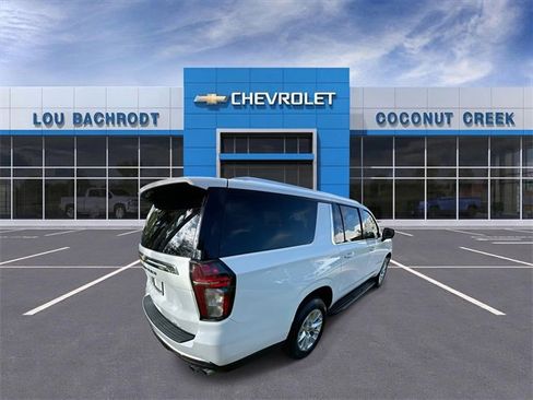 Used 2023 Chevrolet Suburban Premier image 8