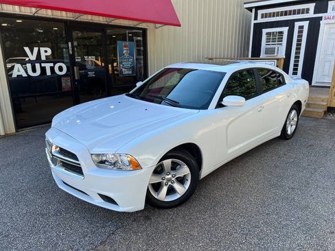 Used 2014 Dodge Charger SXT image 1