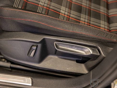 Used 2019 Volkswagen Golf S image 21