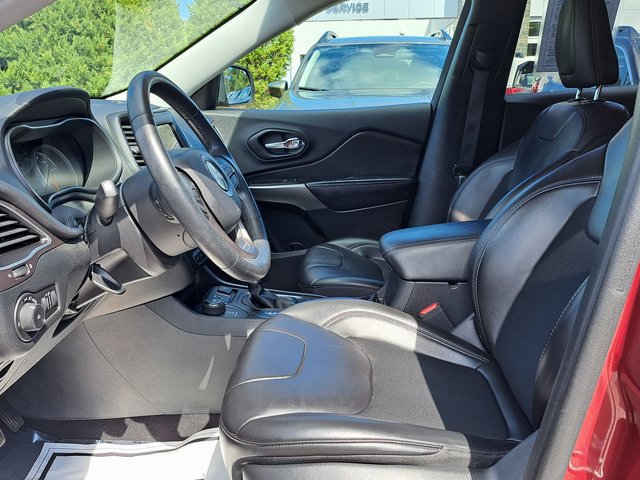 Used 2020 Jeep Cherokee Latitude Plus AWD/4WD image 23