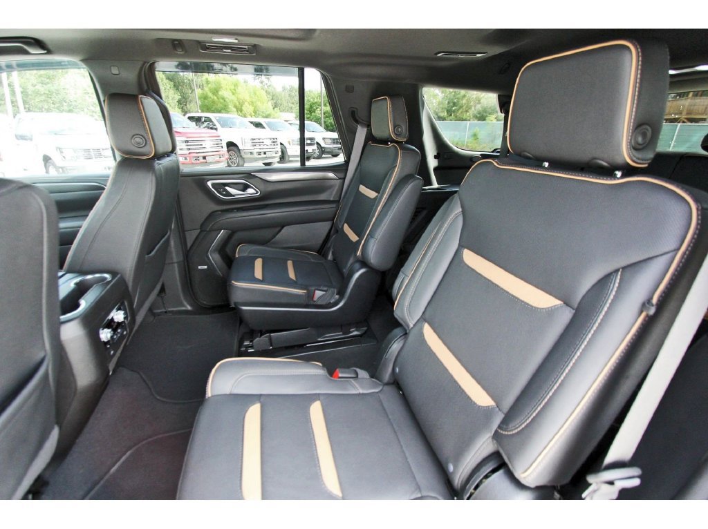Used 2024 GMC Yukon AT4 w/ AT4 Premium Plus Package AWD/4WD image 15