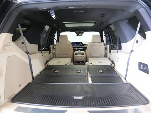 Used 2023 Cadillac Escalade Premium Luxury AWD/4WD image 31