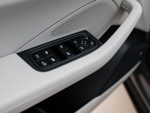 New 2025 Porsche Macan 4S Electric image 23