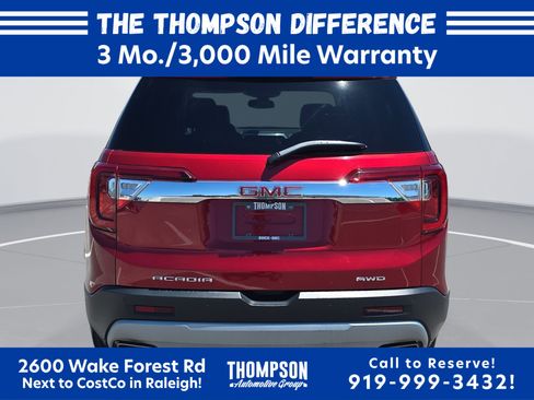 Used 2022 GMC Acadia SLT w/ Technology Package AWD/4WD image 4