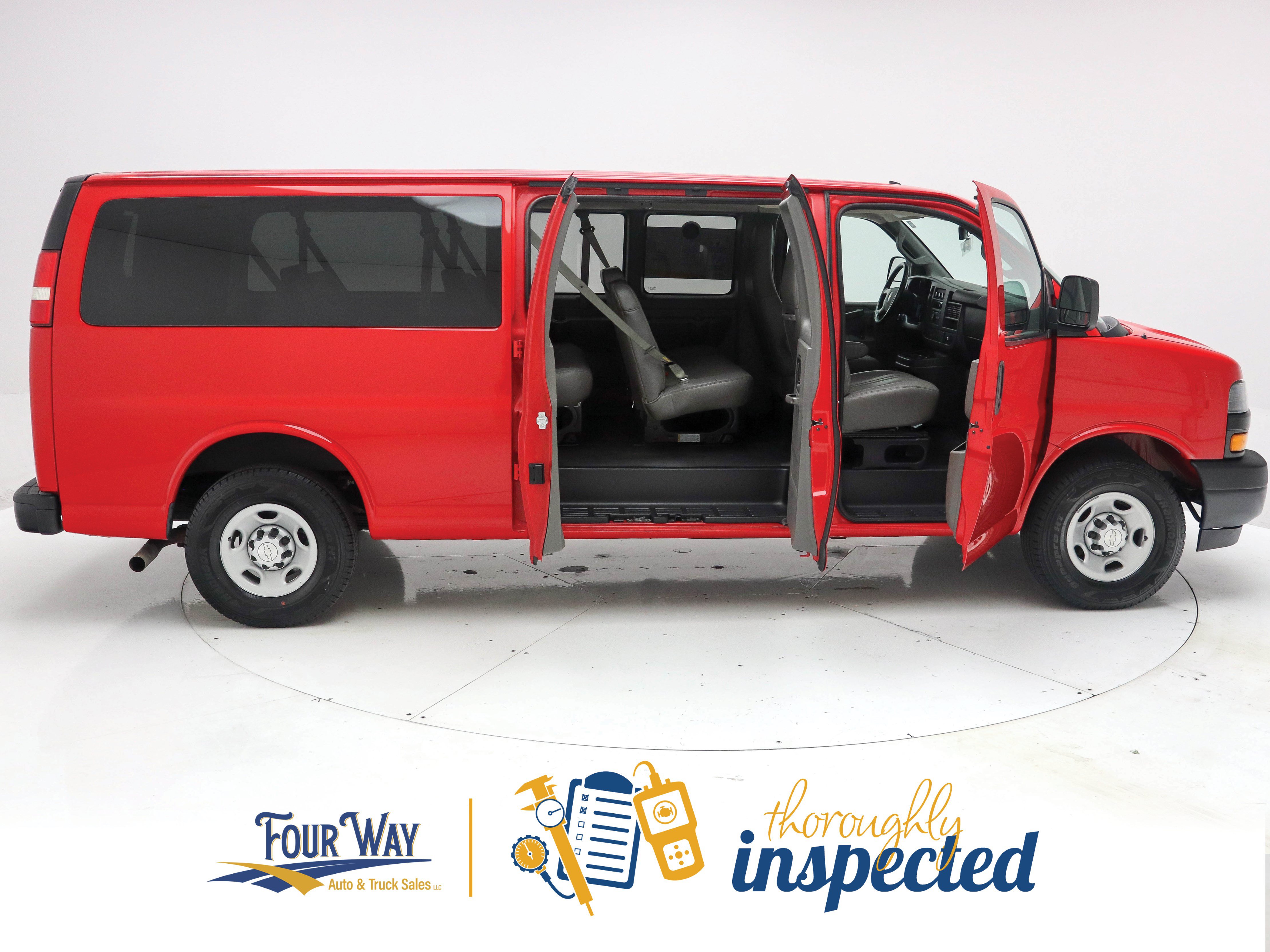 Used 2019 Chevrolet Express 3500 LS RWD image 3