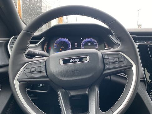 New 2025 Jeep Grand Cherokee Laredo X w/ Luxury Tech Group I image 23