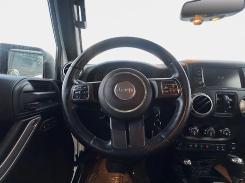Used 2015 Jeep Wrangler Unlimited Sahara w/ Dual Top Group AWD/4WD image 14