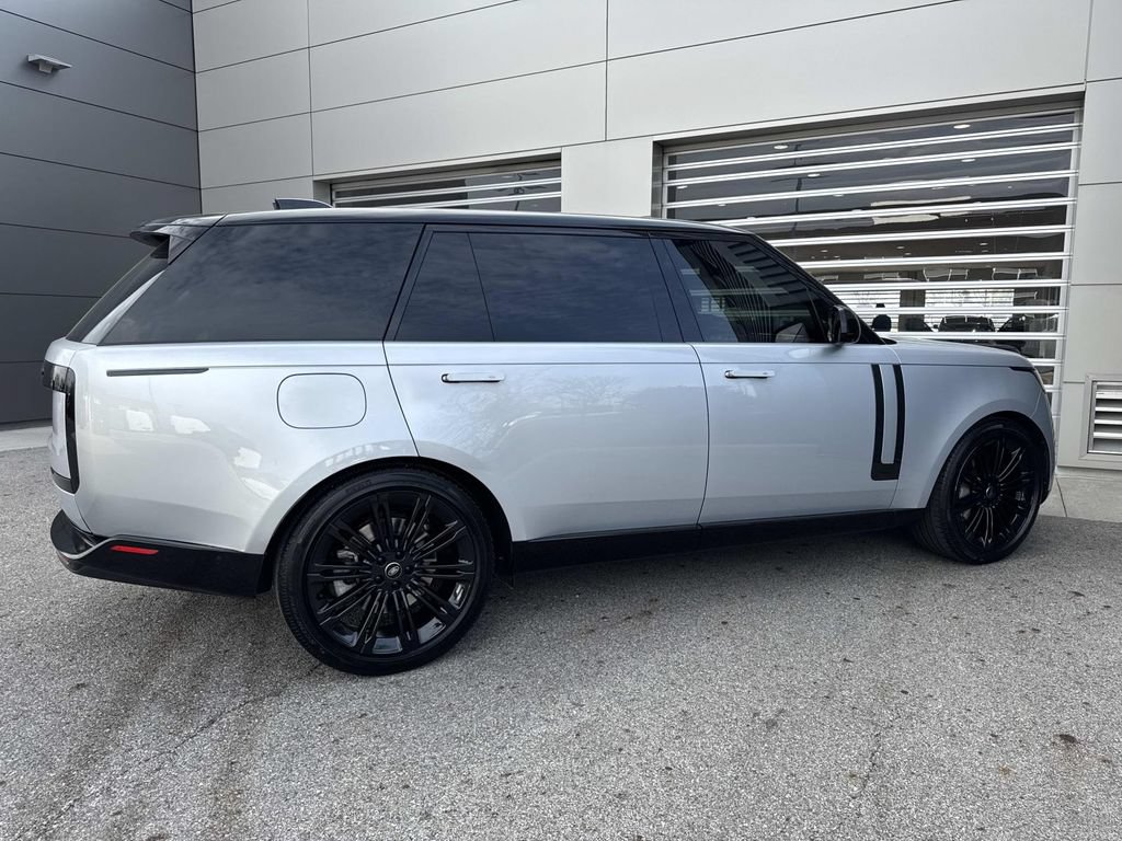 Used 2025 Land Rover Range Rover Long Wheelbase SE AWD/4WD image 8