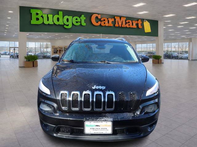 Used 2016 Jeep Cherokee Latitude w/ Cold Weather Group AWD/4WD image 2