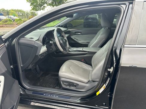 Used 2020 Toyota Avalon Limited w/ Advanced Safety Package FWD image 13