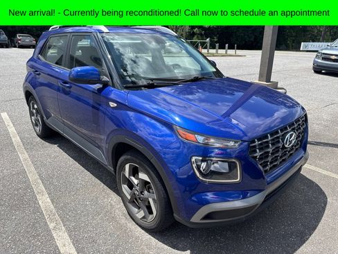 Used 2023 Hyundai Venue SEL w/ Cargo Package FWD image 2