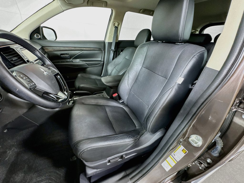Used 2016 Mitsubishi Outlander AWD image 25