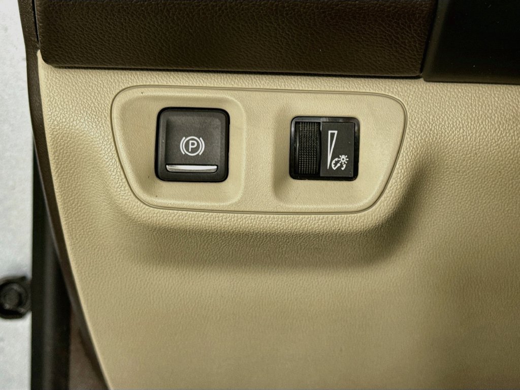 Used 2017 GMC Acadia Denali w/ Technology Package FWD image 10