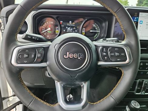 Used 2024 Jeep Wrangler Unlimited Sahara AWD/4WD image 28