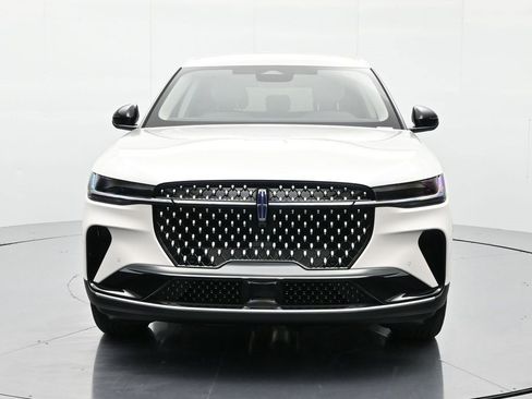 New 2026 Lincoln Nautilus Premier image 2