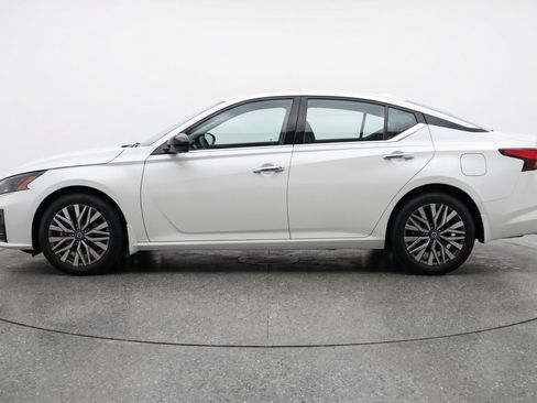 Used 2025 Nissan Altima 2.5 SV FWD image 5