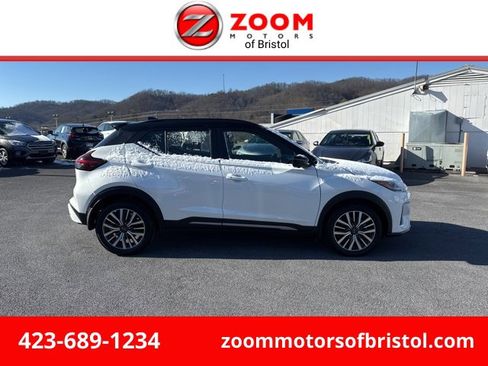 Used 2024 Nissan Kicks SR image 1