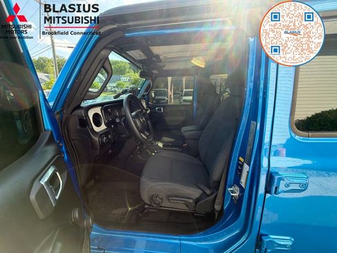 Used 2024 Jeep Gladiator Sport AWD/4WD image 23