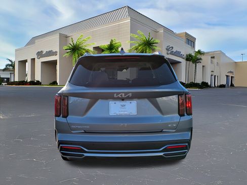 Used 2023 Kia Sorento SX Prestige w/ Panoramic Sunroof Package image 5