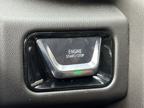 Used 2025 GMC Yukon Denali AWD/4WD image 23
