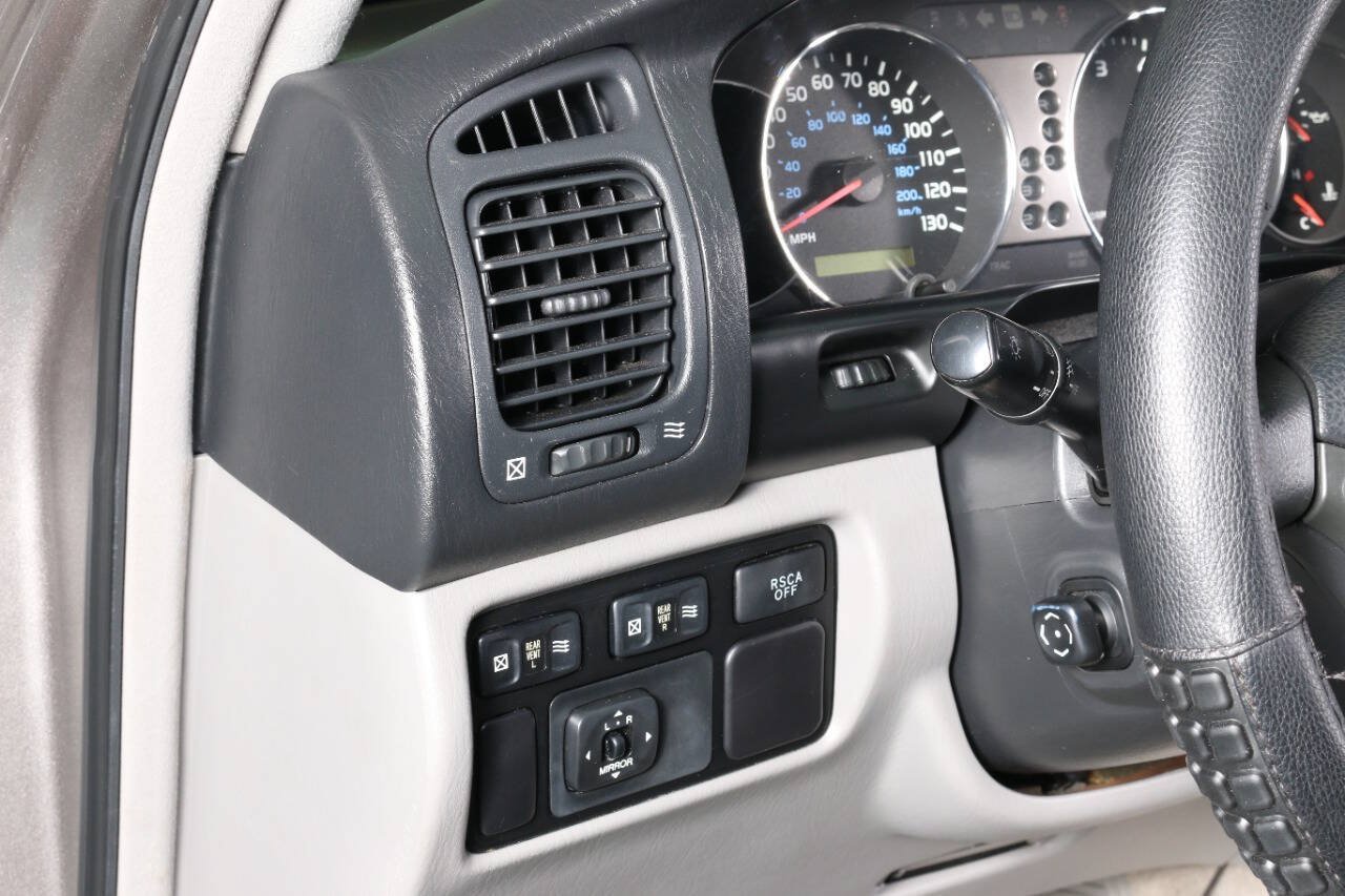 Used 2004 Toyota Land Cruiser AWD/4WD image 38