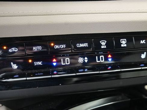 Used 2021 Buick Envision Essence FWD image 18