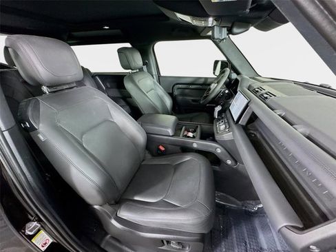 Used 2023 Land Rover Defender 90 V8 AWD/4WD image 25