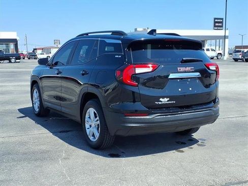 Used 2022 GMC Terrain SLE w/ Driver Convenience Package image 3