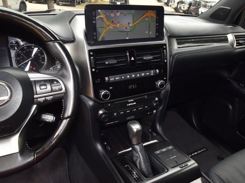 Used 2023 Lexus GX 460 Premium w/ Accessory Package AWD/4WD image 22