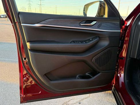 New 2025 Jeep Grand Cherokee L Limited w/ Luxury Tech Group II image 28