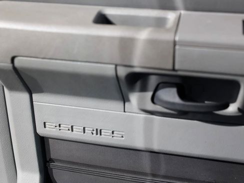 Used 2014 Ford E-350 and Econoline 350 XLT image 37