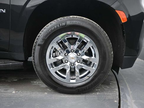 Used 2024 Chevrolet Suburban LT image 13