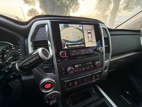 Used 2021 Nissan Titan SL AWD/4WD image 10