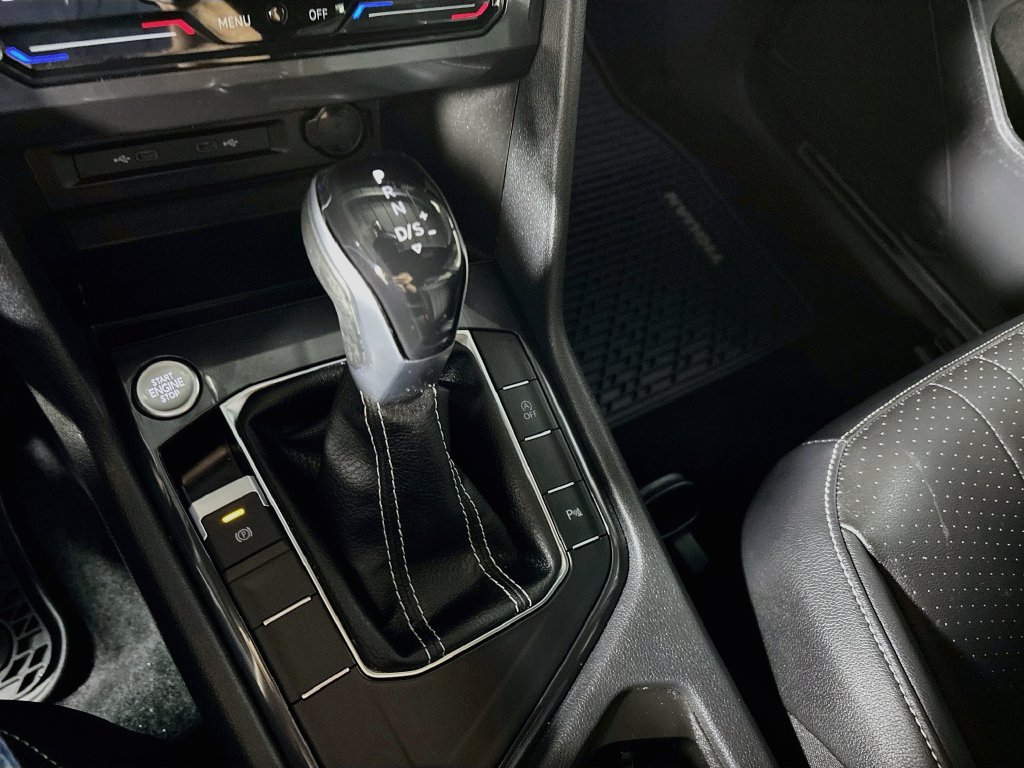 Certified 2023 Volkswagen Tiguan SE R-Line FWD image 18