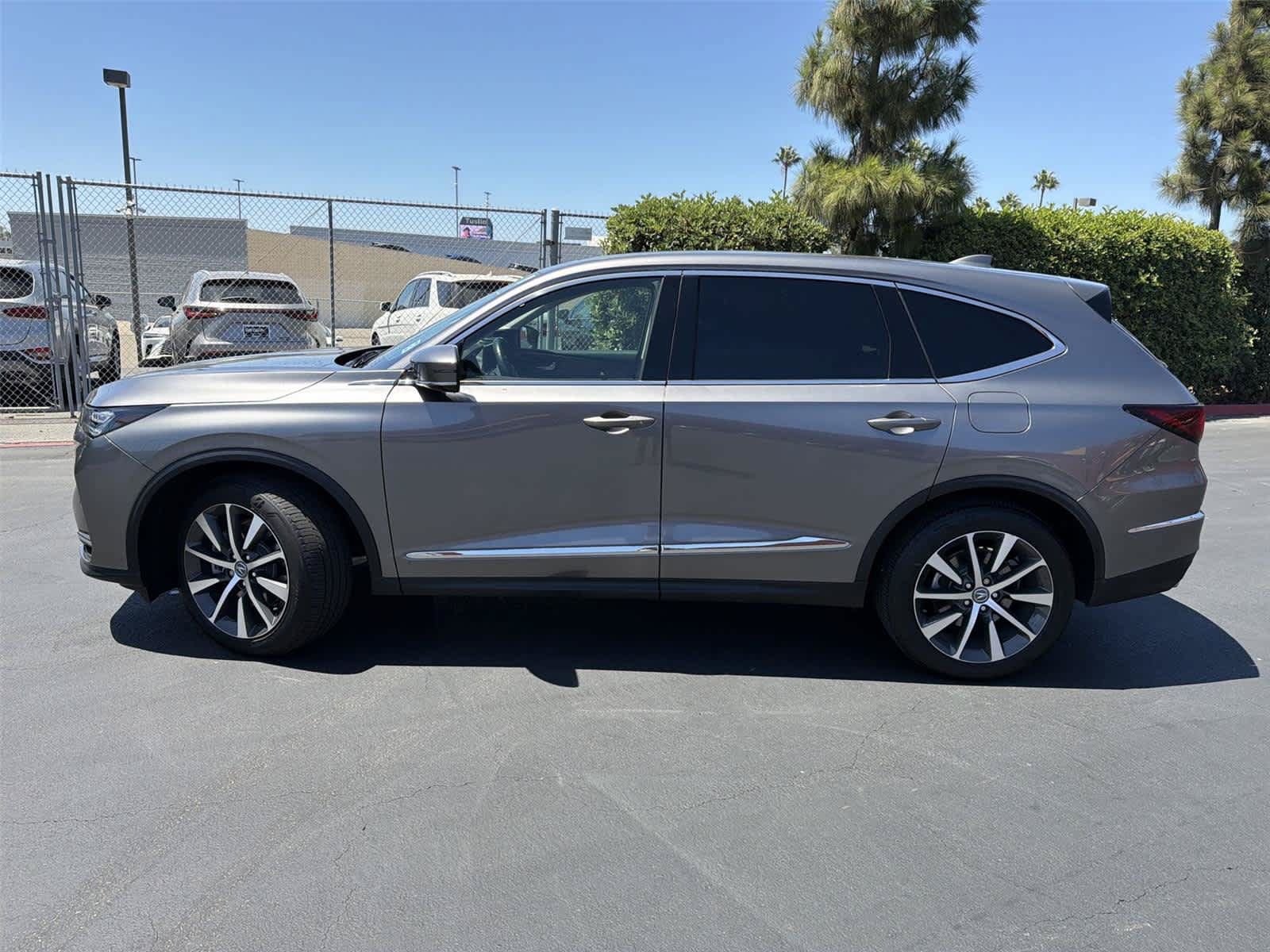 Certified 2025 Acura MDX w/ Technology Package AWD/4WD image 3