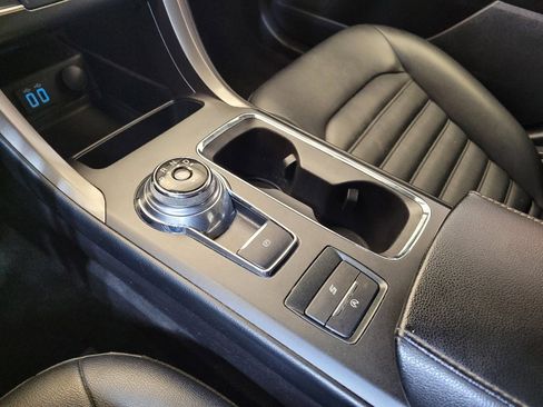 Used 2020 Ford Fusion SEL image 26
