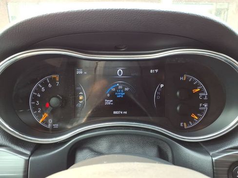 Used 2021 Jeep Grand Cherokee Laredo X AWD/4WD image 22