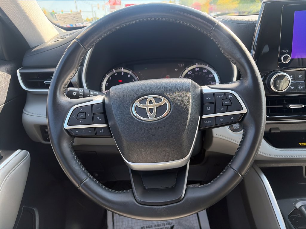Used 2023 Toyota Highlander XLE AWD/4WD image 15