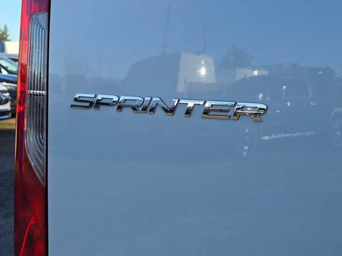 Used 2025 Mercedes-Benz Sprinter 2500 image 17