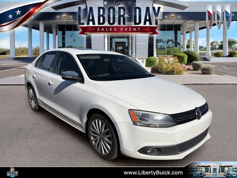 Used 2011 Volkswagen Jetta SEL FWD image 1