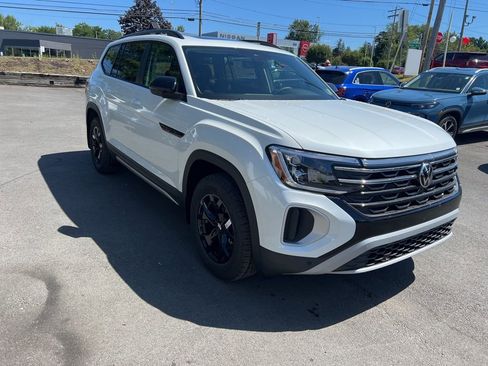 New 2026 Volkswagen Atlas Peak Edition image 3