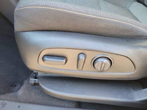 Used 2021 Chevrolet Equinox LT FWD image 19