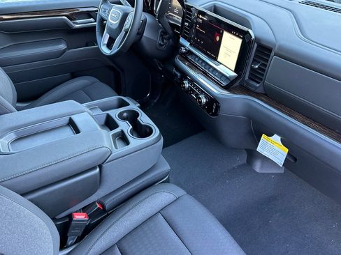 New 2025 GMC Sierra 1500 Elevation image 14