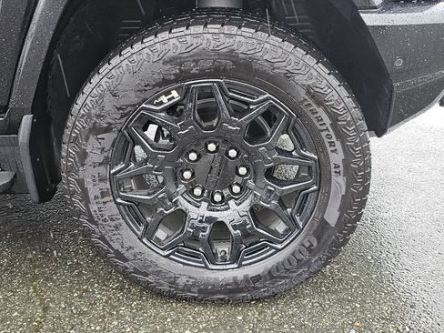 New 2026 GMC Hummer EV SUV w/ LPO, Dark Essentials Package AWD/4WD image 9